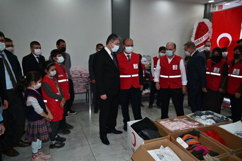 Türk Kızılayı’ndan ihtiyaç sahibi öğrencilere yardım 